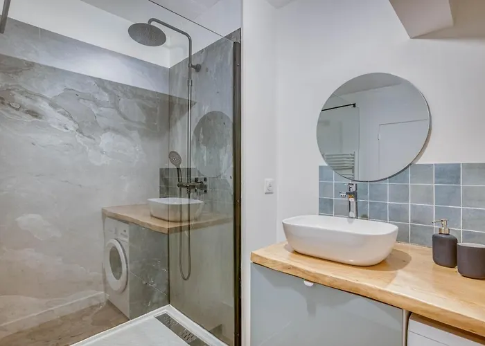 Nuage Climatisation&parking Lägenhet *